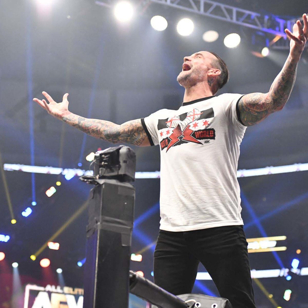 CM Punk hace su debut en AEW siete años después de dejar WWE - Sports Illustrated