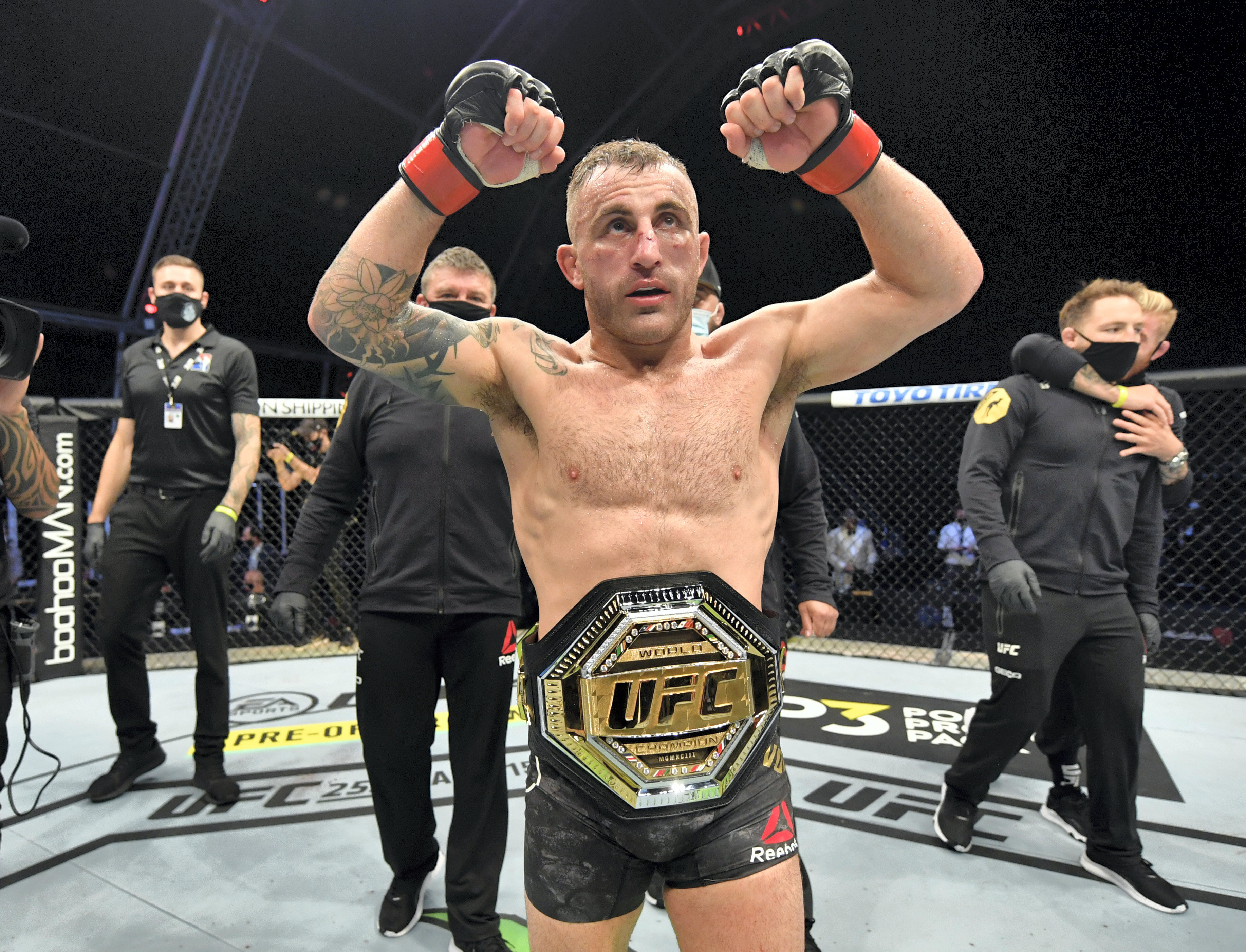 UFC 276: Alexander Volkanovski contempla el estado de doble campeón contra Max Holloway